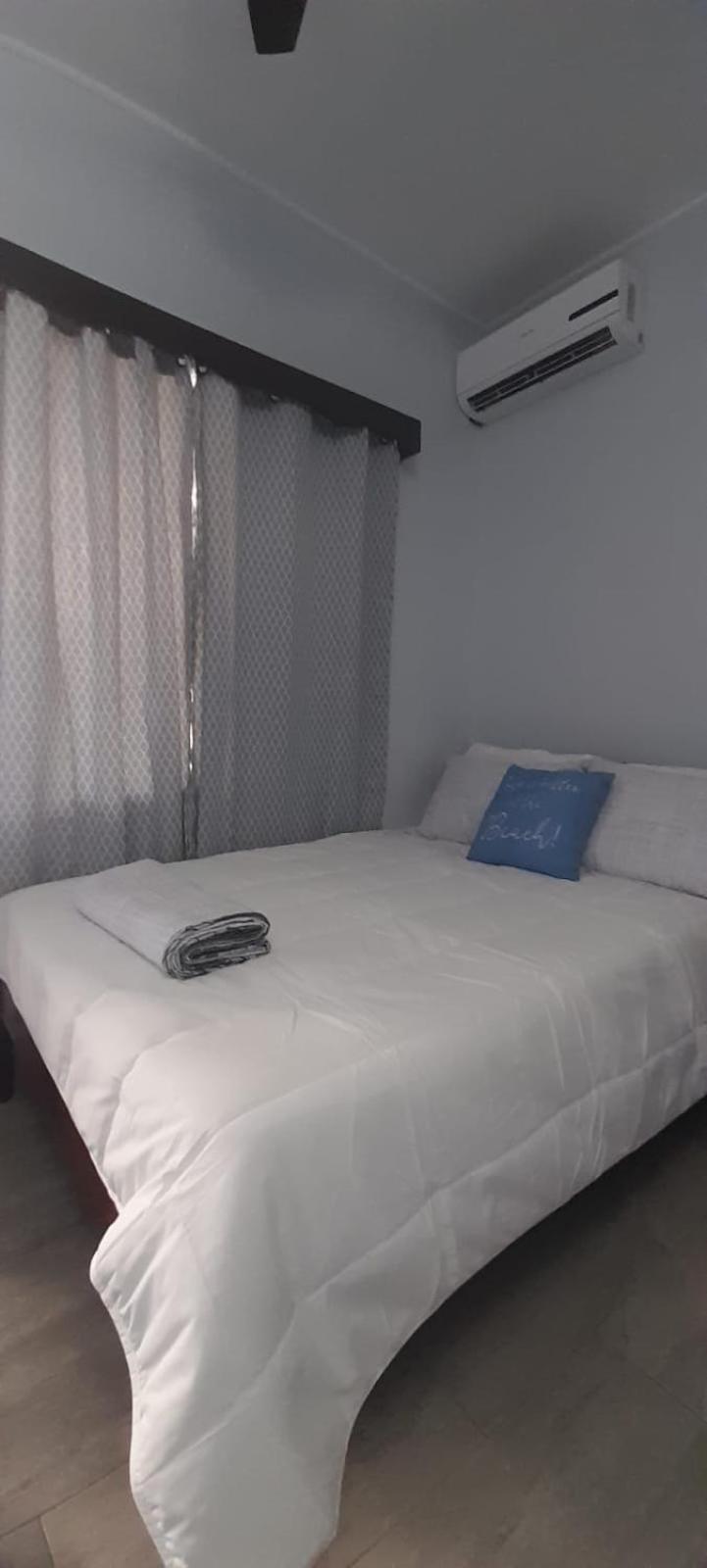 Serenade Hotel Placencia Kültér fotó