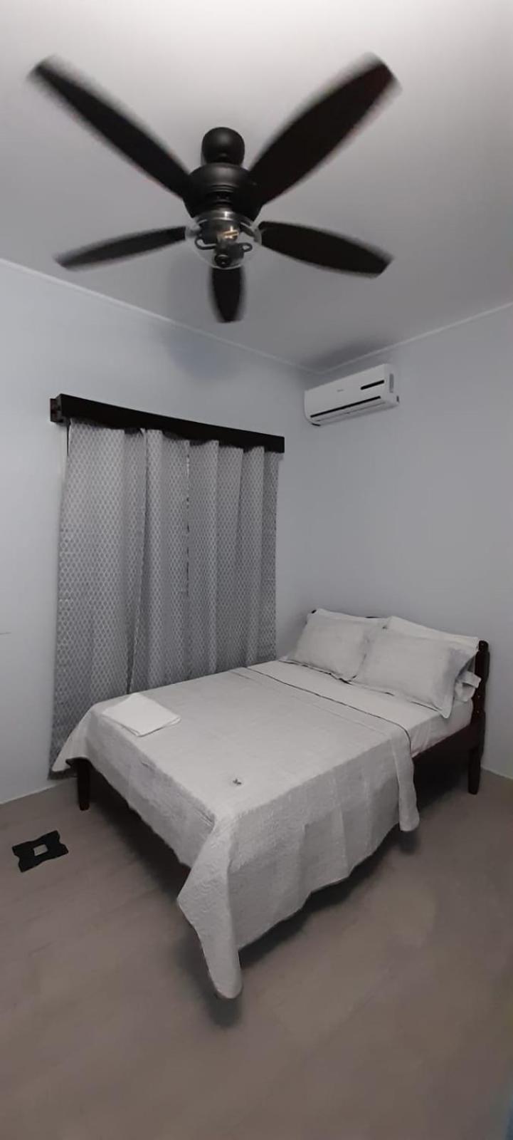 Serenade Hotel Placencia Kültér fotó