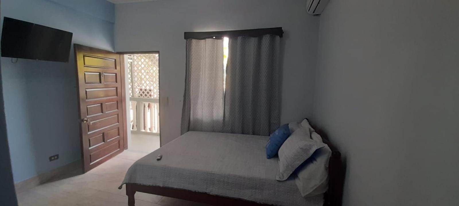 Serenade Hotel Placencia Kültér fotó