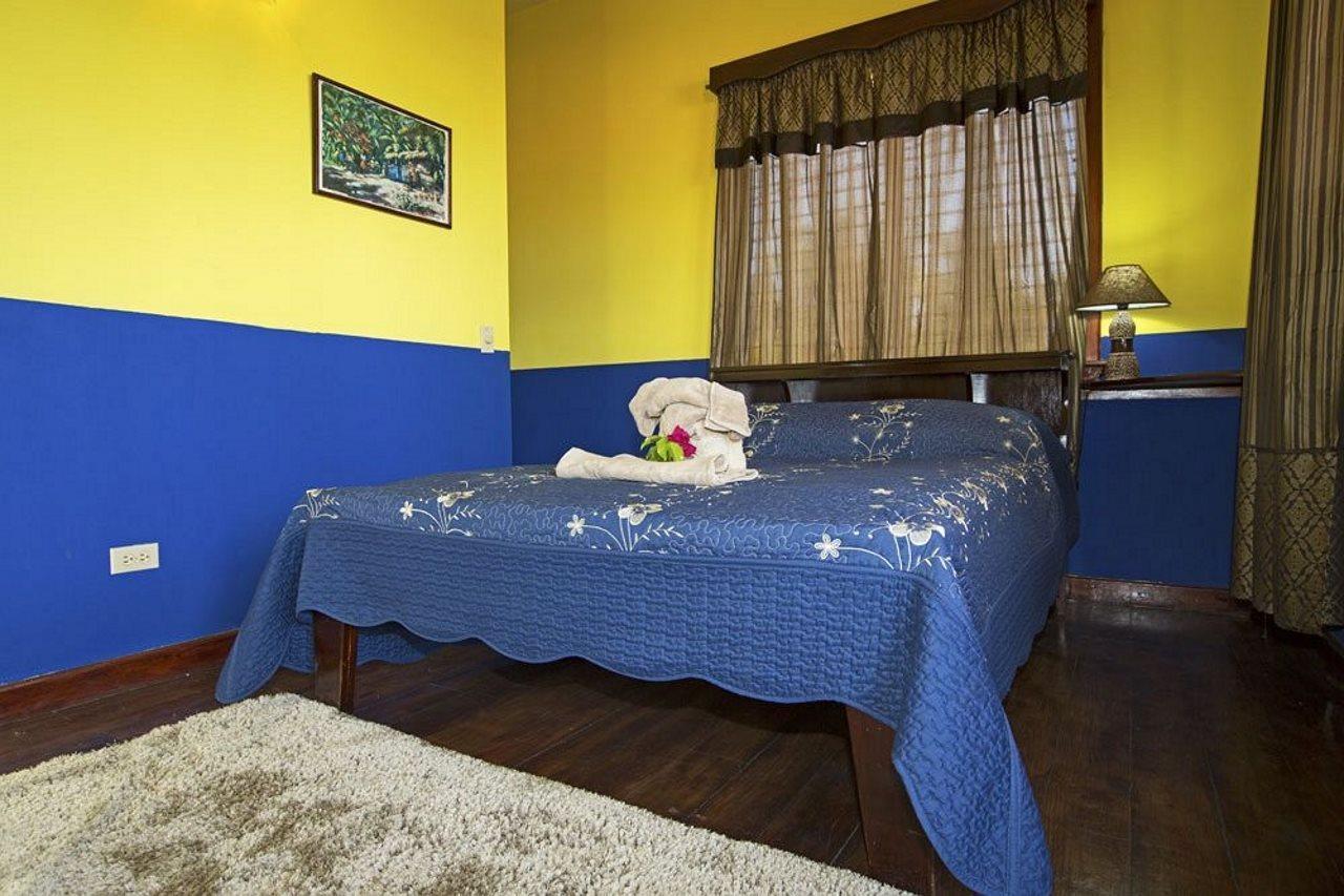 Serenade Hotel Placencia Kültér fotó