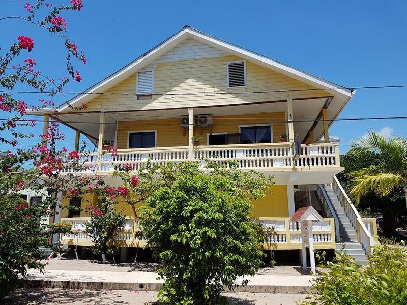 Serenade Hotel Placencia Kültér fotó