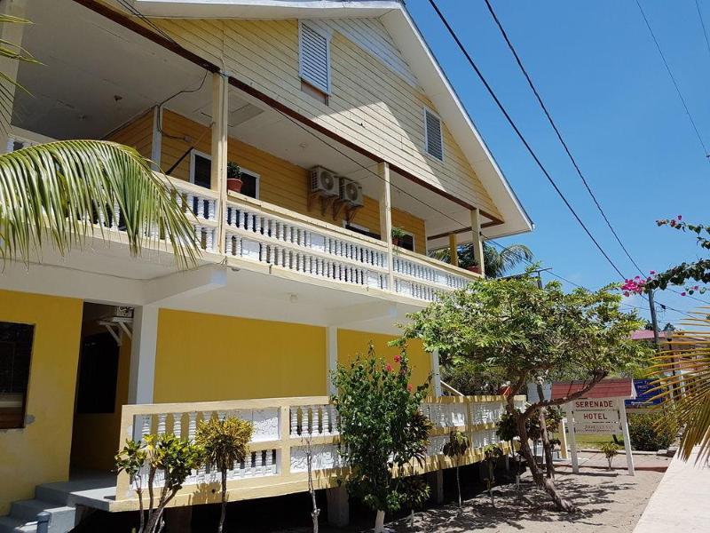 Serenade Hotel Placencia Kültér fotó