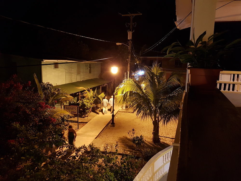 Serenade Hotel Placencia Kültér fotó