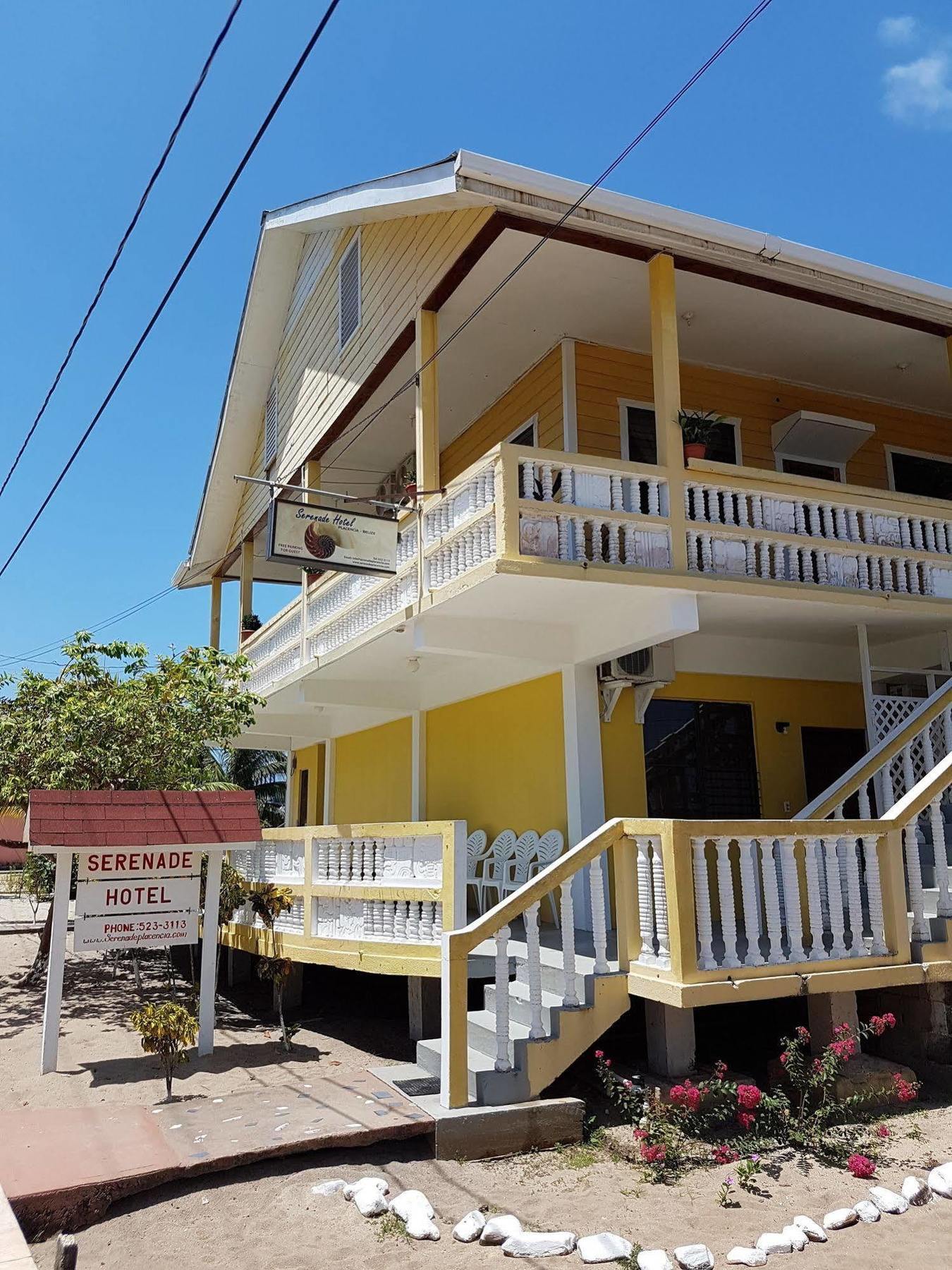 Serenade Hotel Placencia Kültér fotó