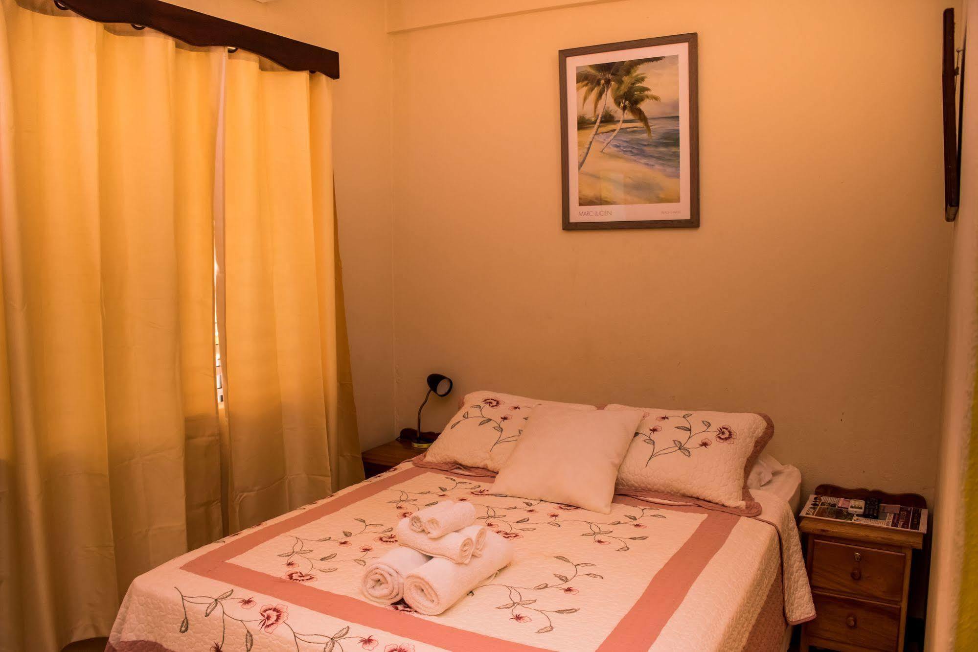 Serenade Hotel Placencia Kültér fotó