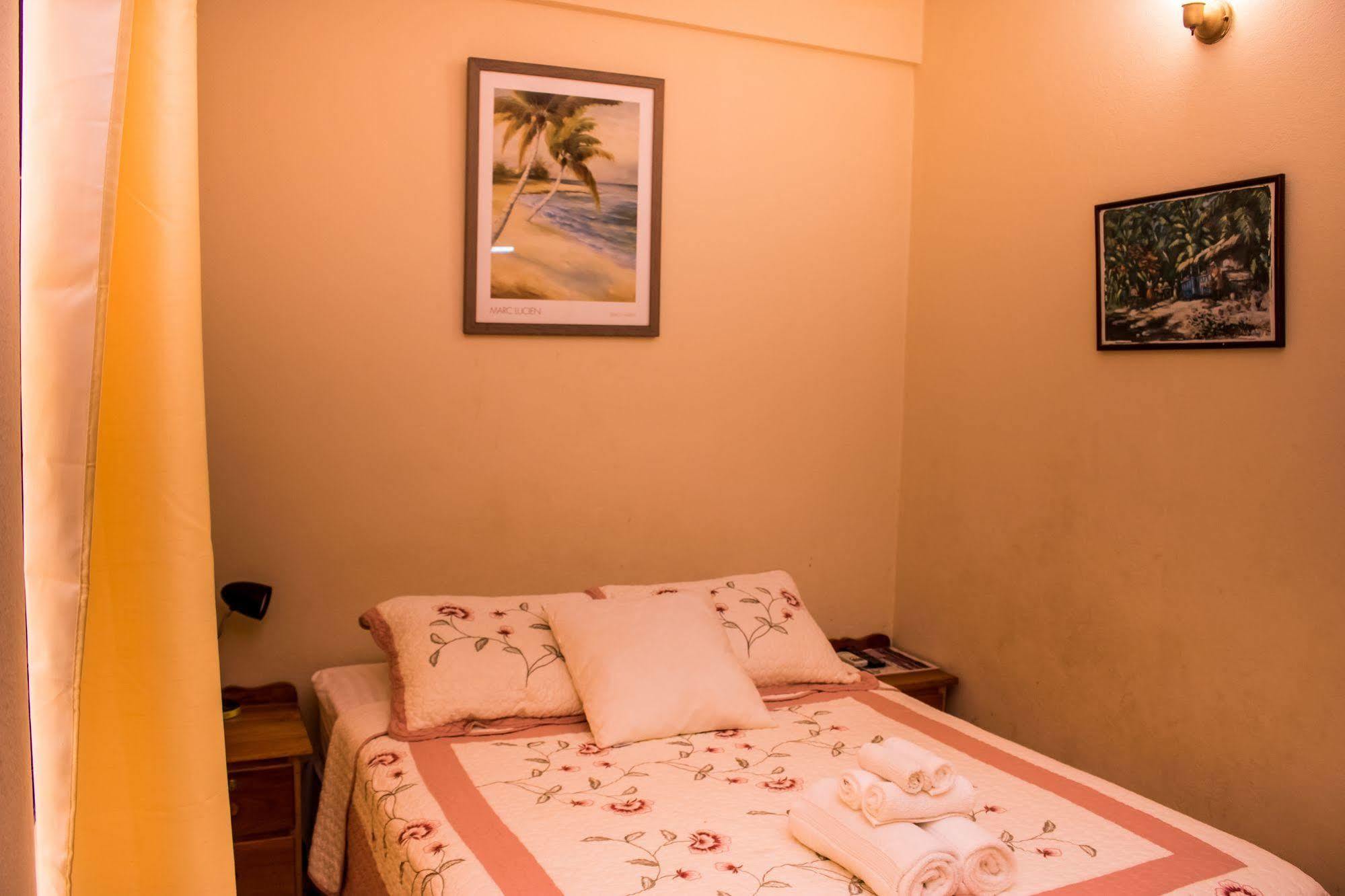 Serenade Hotel Placencia Kültér fotó