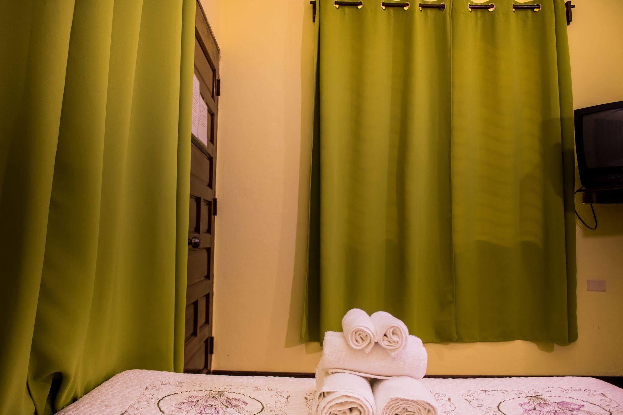 Serenade Hotel Placencia Kültér fotó