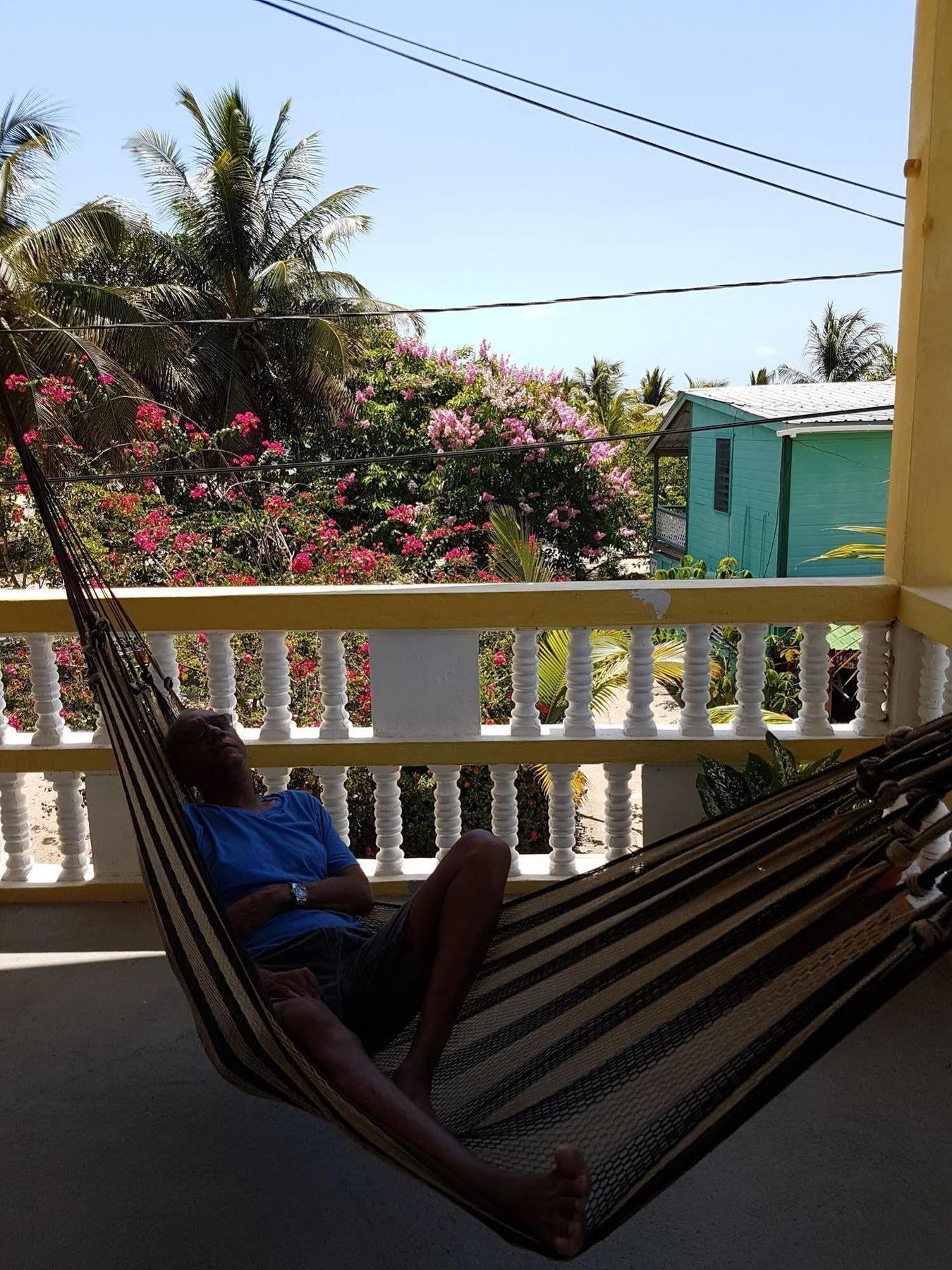 Serenade Hotel Placencia Kültér fotó