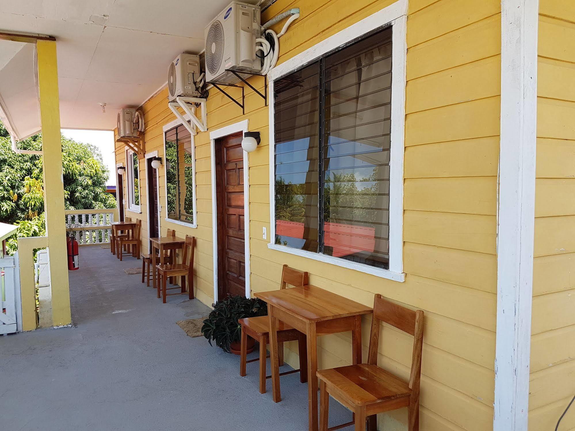 Serenade Hotel Placencia Kültér fotó