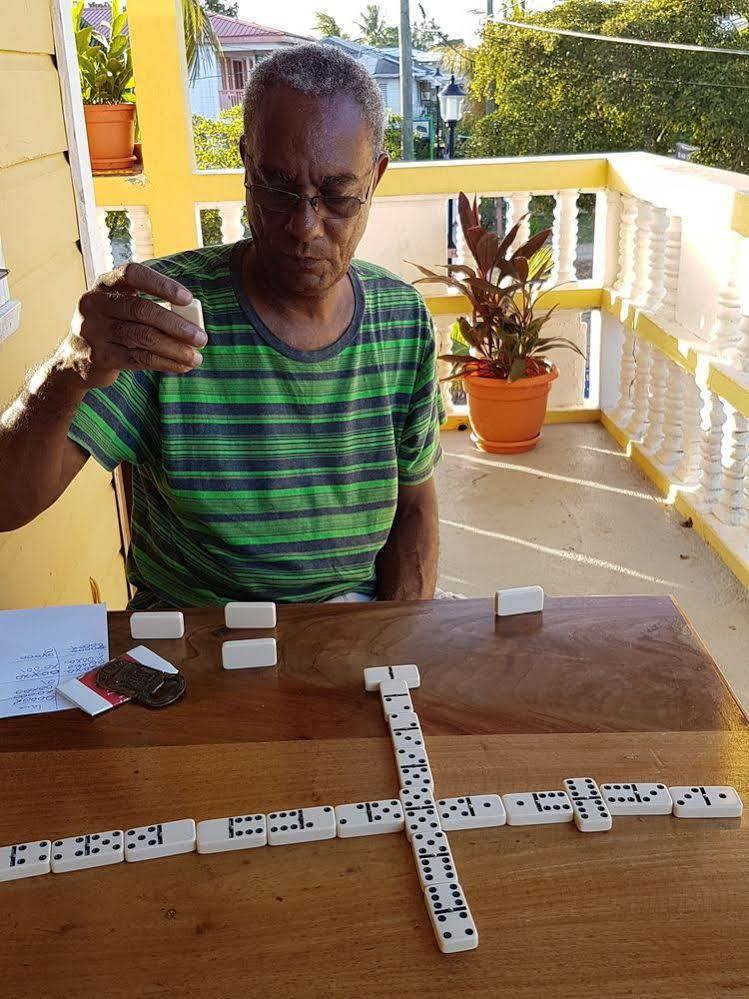 Serenade Hotel Placencia Kültér fotó